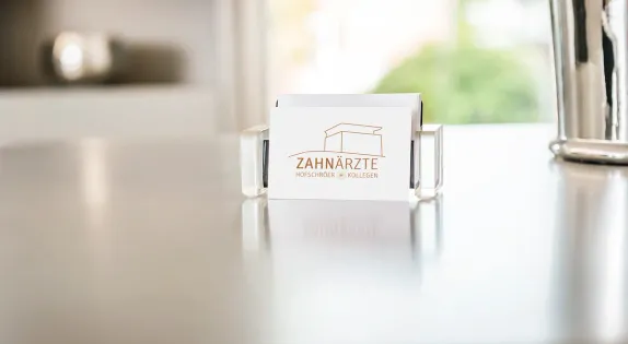 Visitenkarte der Zahnarztpraxis Kokenmühle mit Kontaktdaten